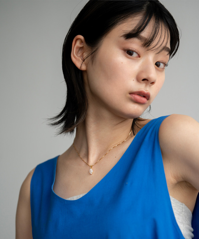 
	天然石のネックレス、レインボームーンストーン
