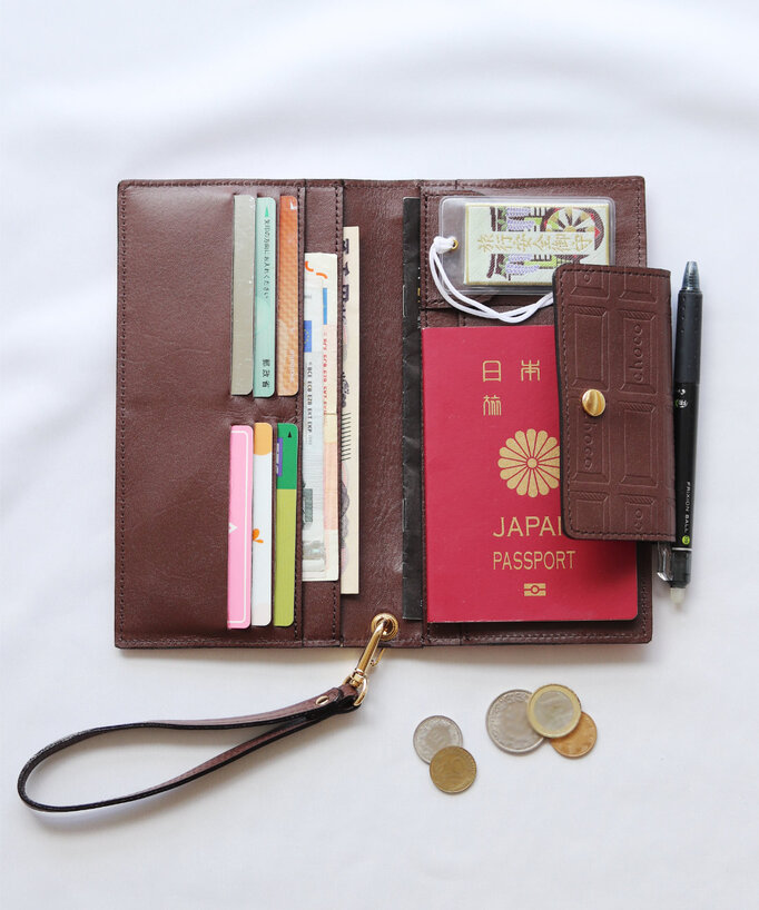 
バイヤー理想のチョコ財布で世界へ。
