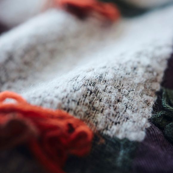 
テキスタイルデザイナーと作った 播州ジャカード織のブークレストール〈景色・カームトーン〉
