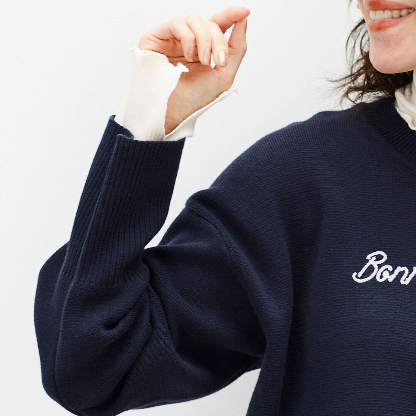 肌にうっとり心地いい、ほどよい透け感の綿100％カットソー。