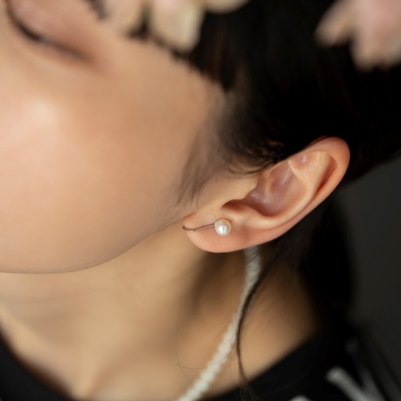 
神戸の老舗真珠メーカーが手掛けた　淡水パールの耳飾り　（サイズ1：ピアス　サイズ2：イヤリング）
