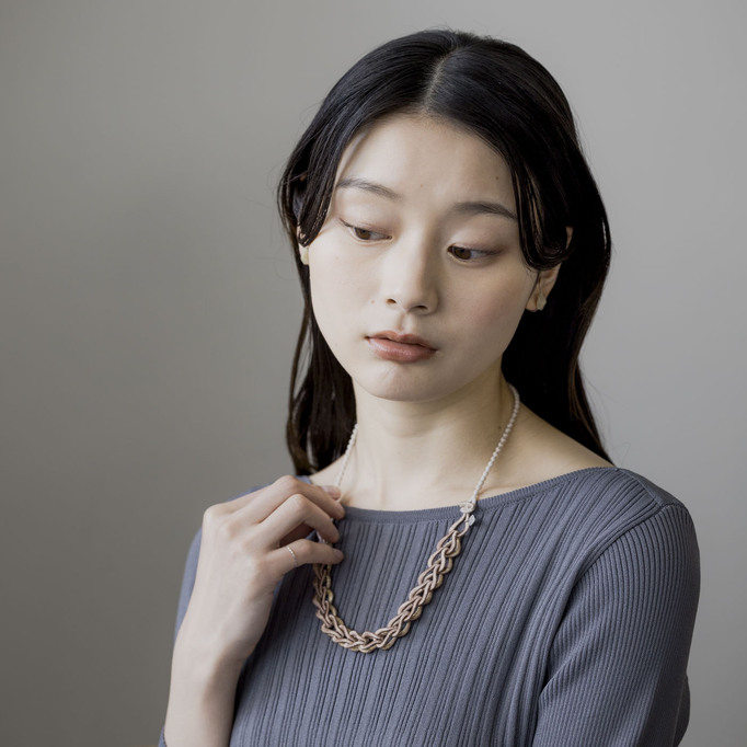 
糸の宝石のワルツネックレス

