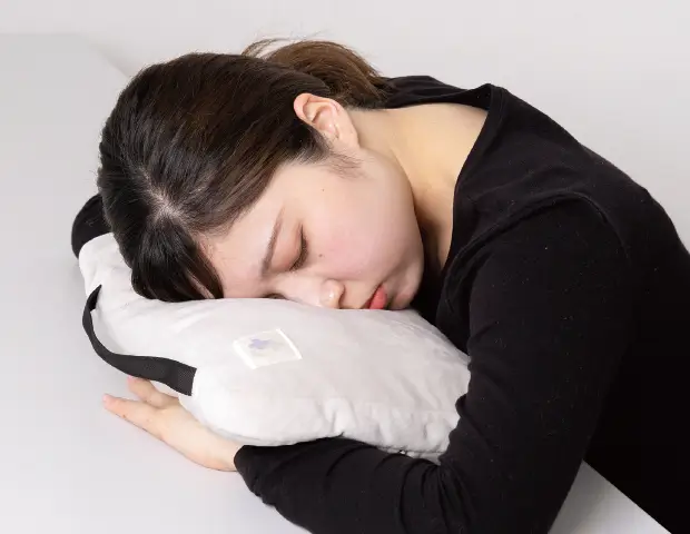 表面はなめらか素材。避難先で枕代わりにも。