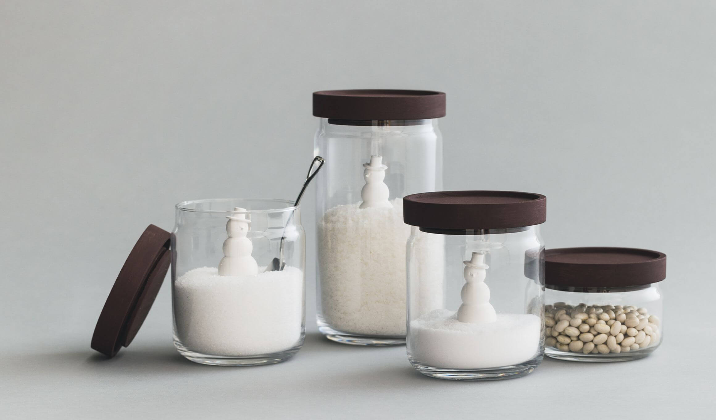 ミニチュアライフの田中さんと作った調味料を雪景色に見立てる調湿剤