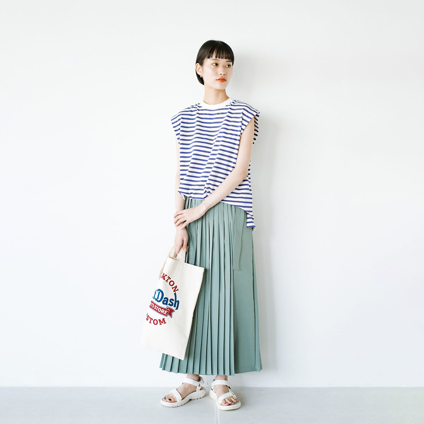 ｈハートがチラリとのぞくラップ風スカート