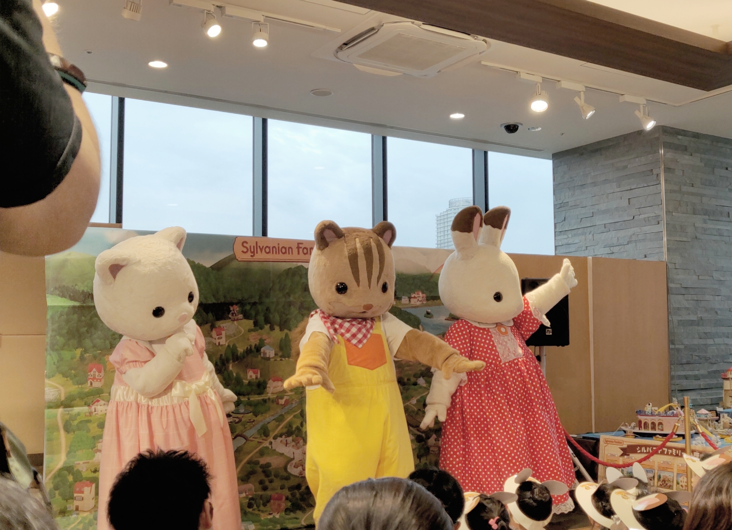 マグカップの横に置くだけで毎日が特別に シルバニアファミリー オタク ほづみさんの場合 後編 連載 私たちコレクターズ 002 Oshikra 推しと暮らしとそれから私 フェリシモ マグカップの横に置くだけで毎日が特別に シルバニアファミリー オタク ほづみさんの場合 後編 連載 私たちコレクターズ 002 Oshikra 推しと暮らしとそれから私 フェリシモ