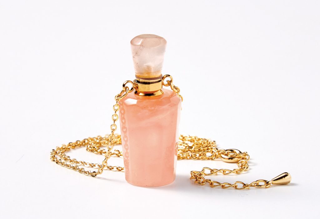 小さな香水瓶で香りを持ち運ぶ　天然石ネックレス