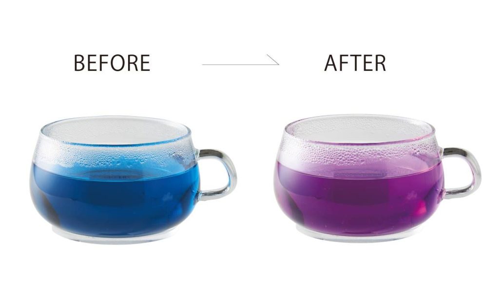 お茶の色は鮮やかな青→紫に変化します。