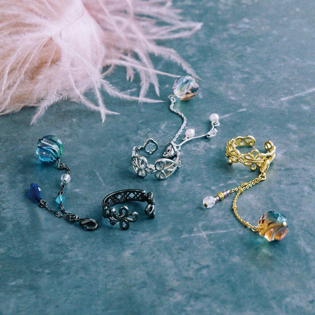 さりげなく個性が光るアクセサリー