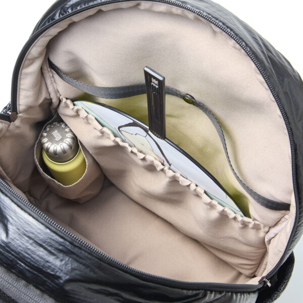 大きなうちわがすっぽり収納可能