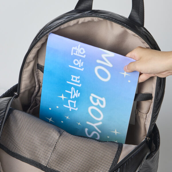 テープのホックを外すとスローガン