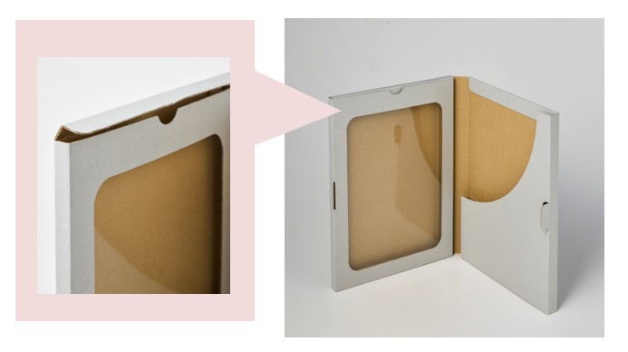 大きなフレームの透明窓付きポケット